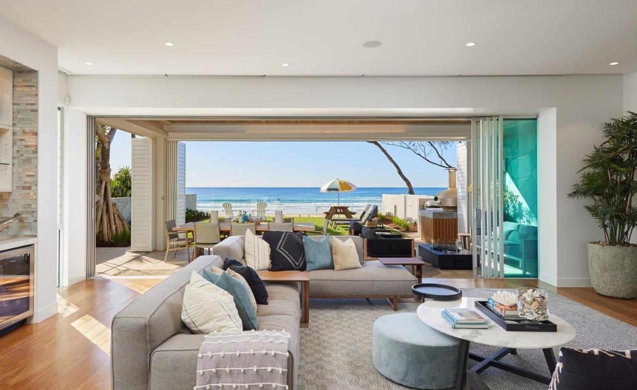 Beach Front * Gold Coast