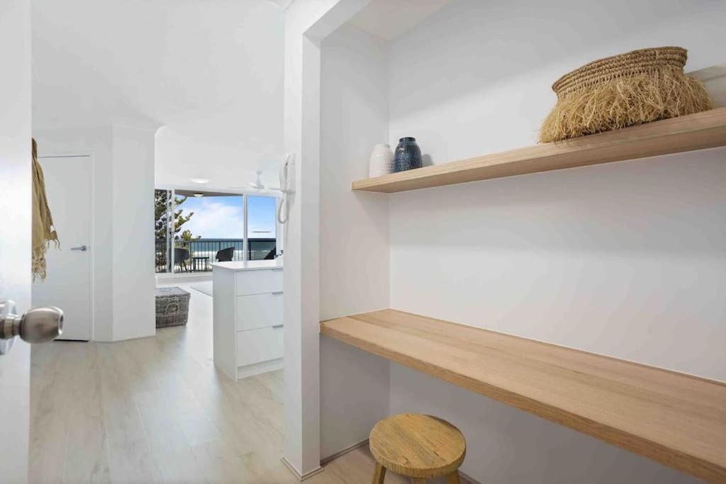 Beachfront Luna Apartment *