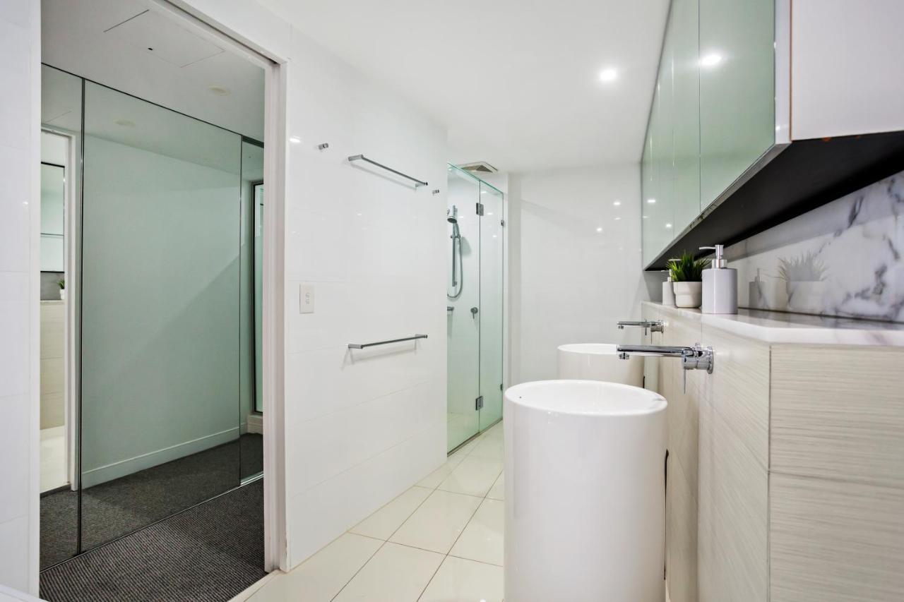 Tower 1 Oracle 16th Floor Stunning Views Apartment Gold Coast