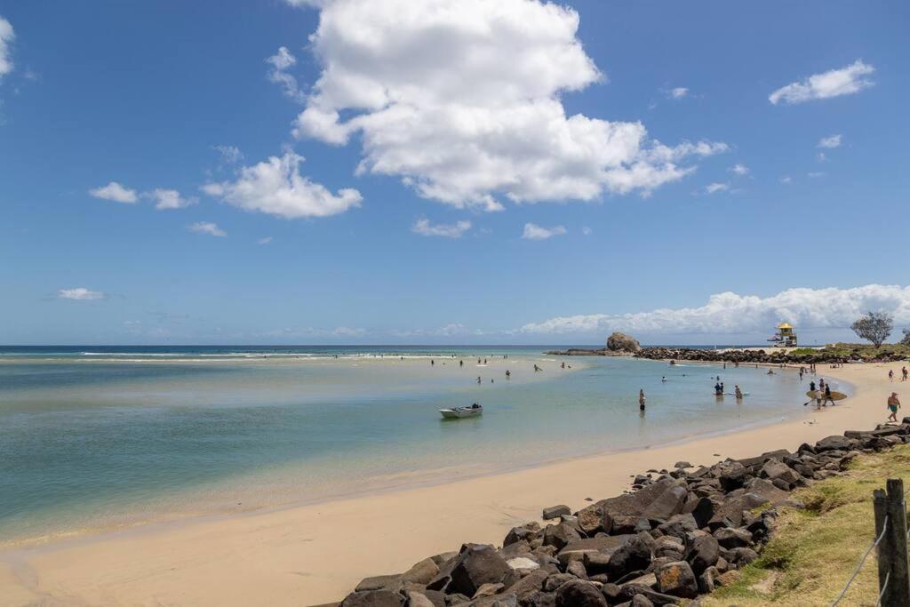 Beachside Cheerful 5 Bedroom Gold Coast