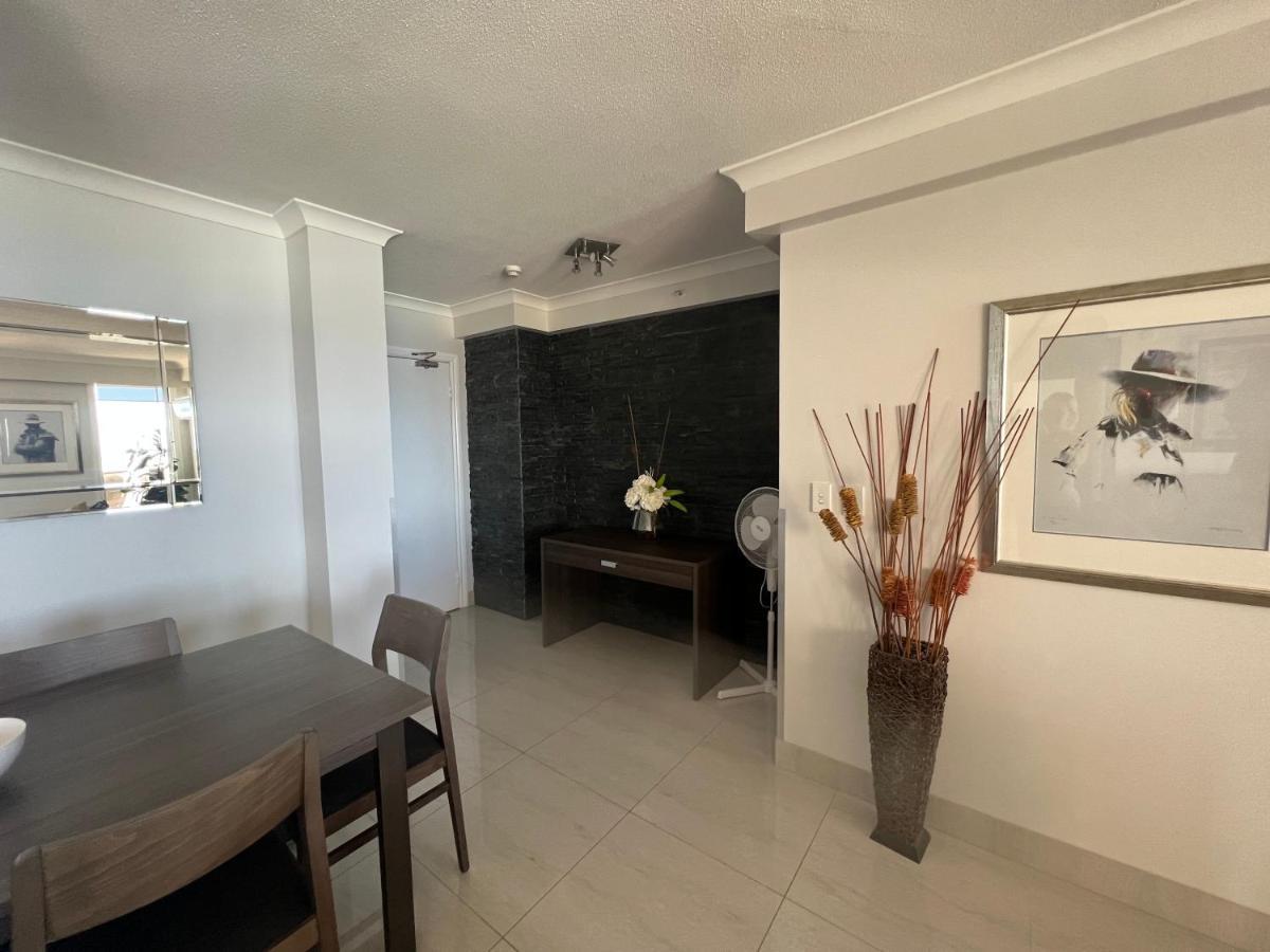 Stunning 2 Bedroom Ocean View Gold Coast
