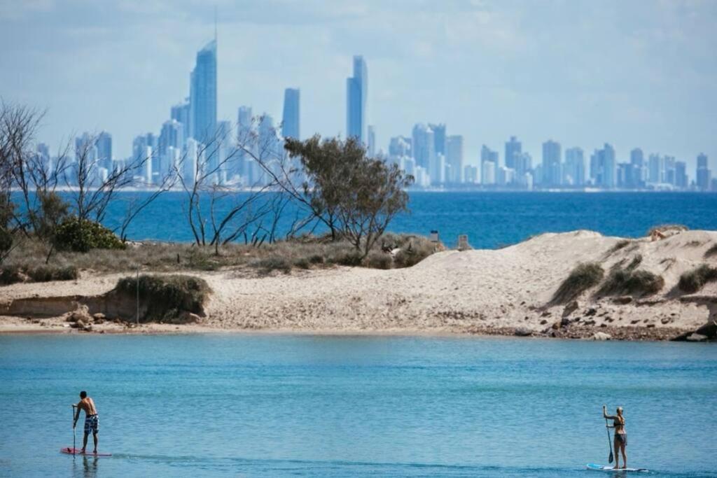 Boutique Townhouse Near Surf And Holiday home Gold Coast