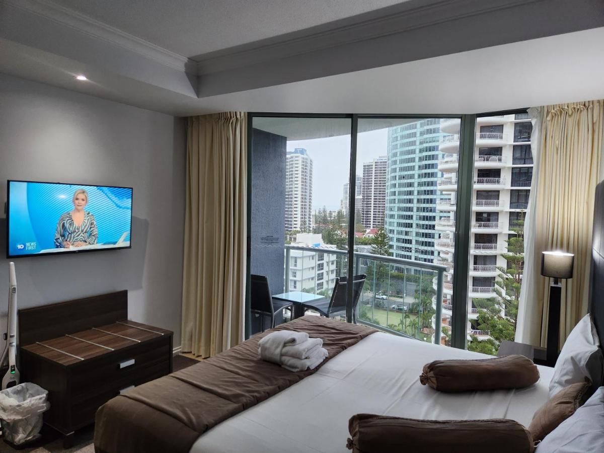 Surfers Ocean View. Large Fridge, Washing Machine, Wifi * Gold Coast
