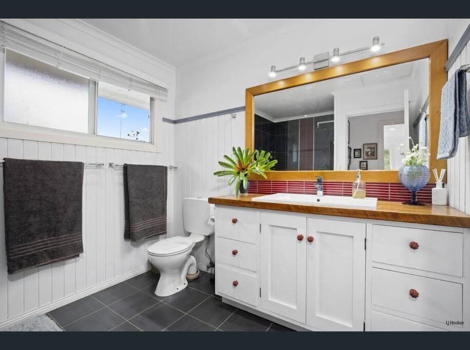 Beachside Cheerful 5 Bedroom * Gold Coast