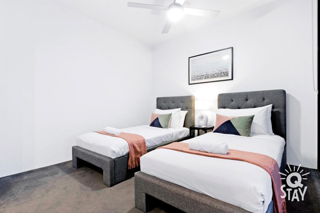Kids Free In Hinterland View 1 Bedroom Spa At Circle On Cavill - Q