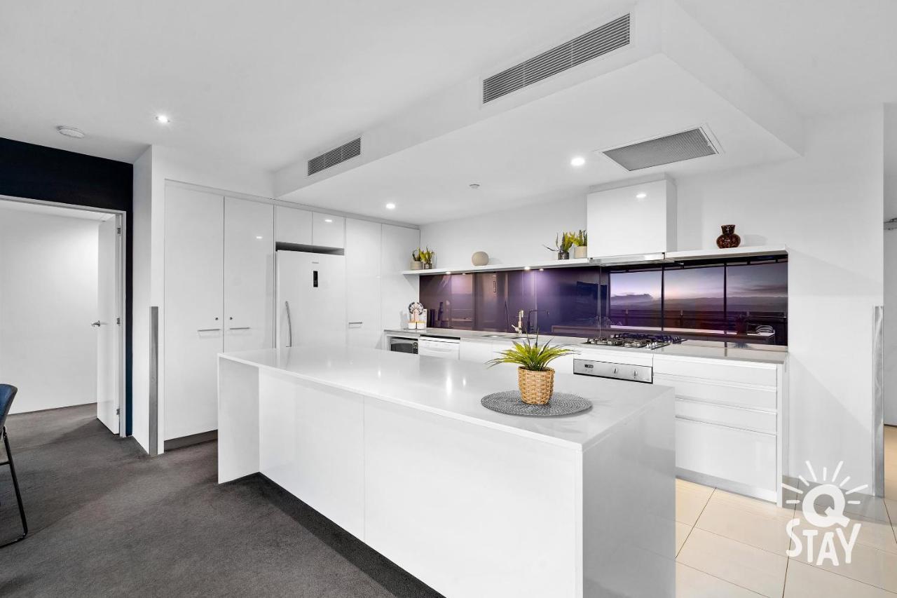 Kids Free In Hinterland View 1 Bedroom Spa At Circle On Cavill - Q Apartment