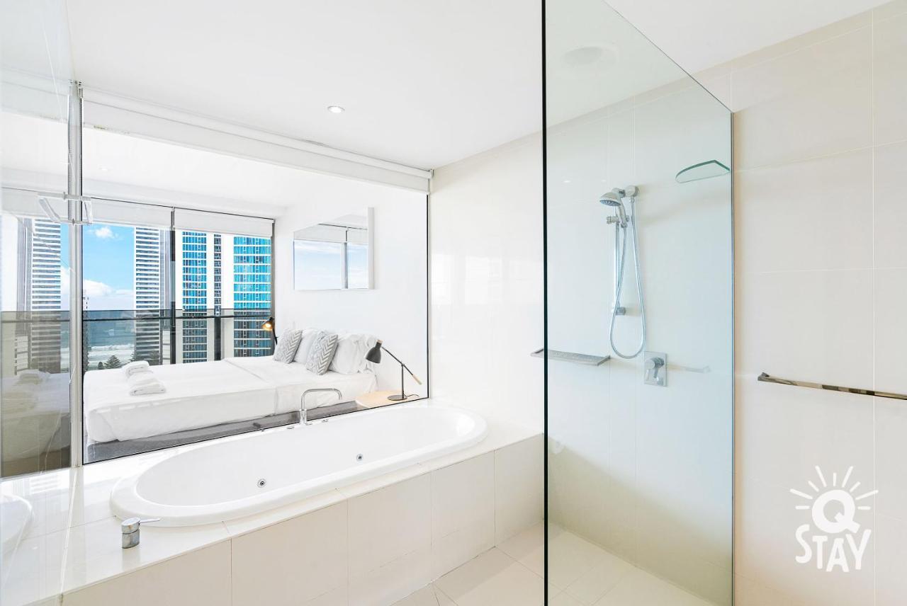 Circle On Cavill 2 Bedroom 1 Bathroom Ocean View — Q *