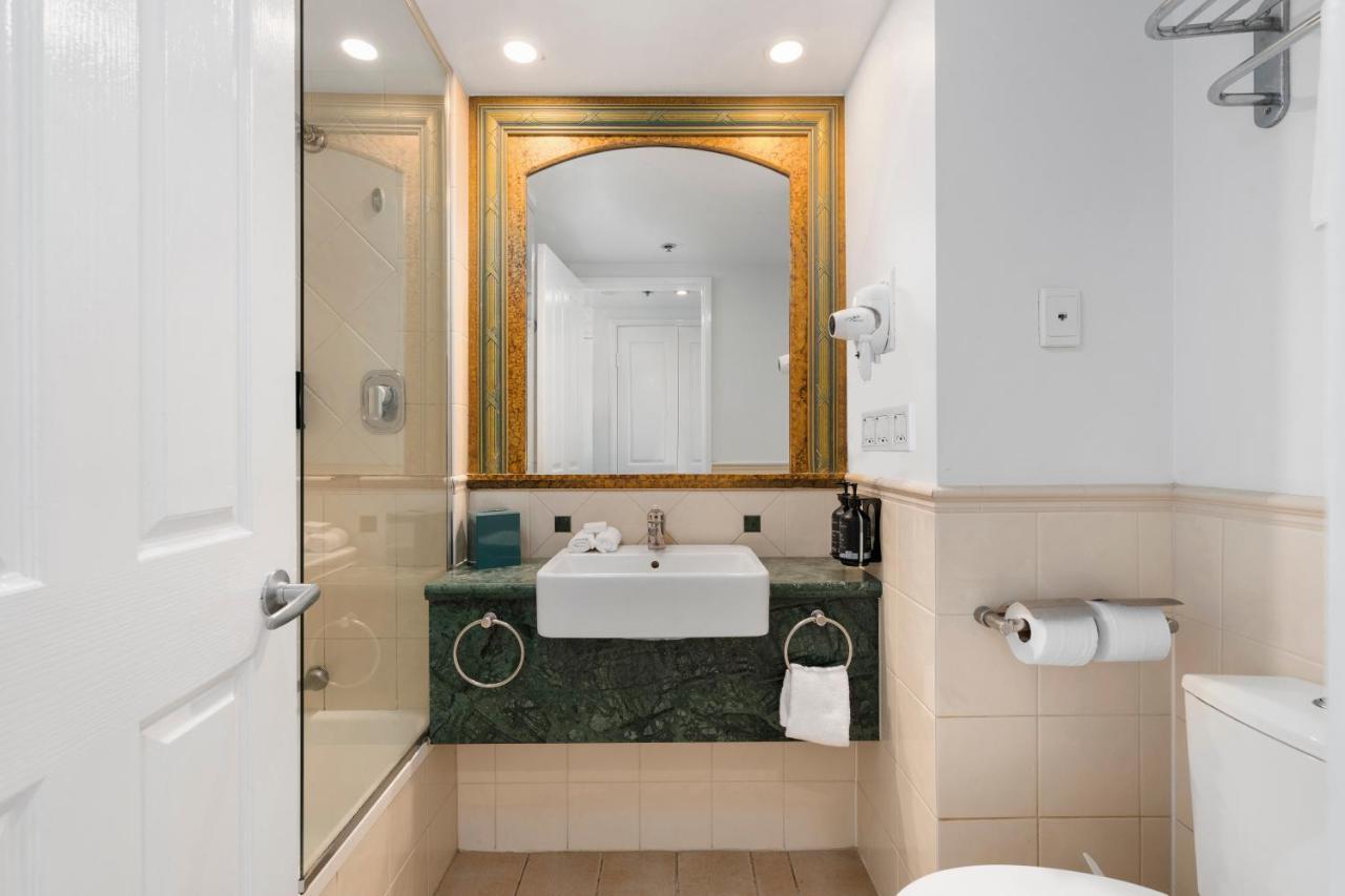 Apartment Interconnecting 2 Bedroom Unit At Legends — Q