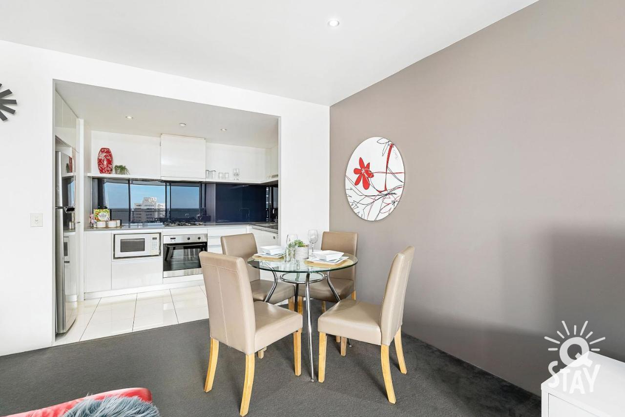 Circle On Cavill 2 Bedroom 1 Bathroom Ocean View — Q