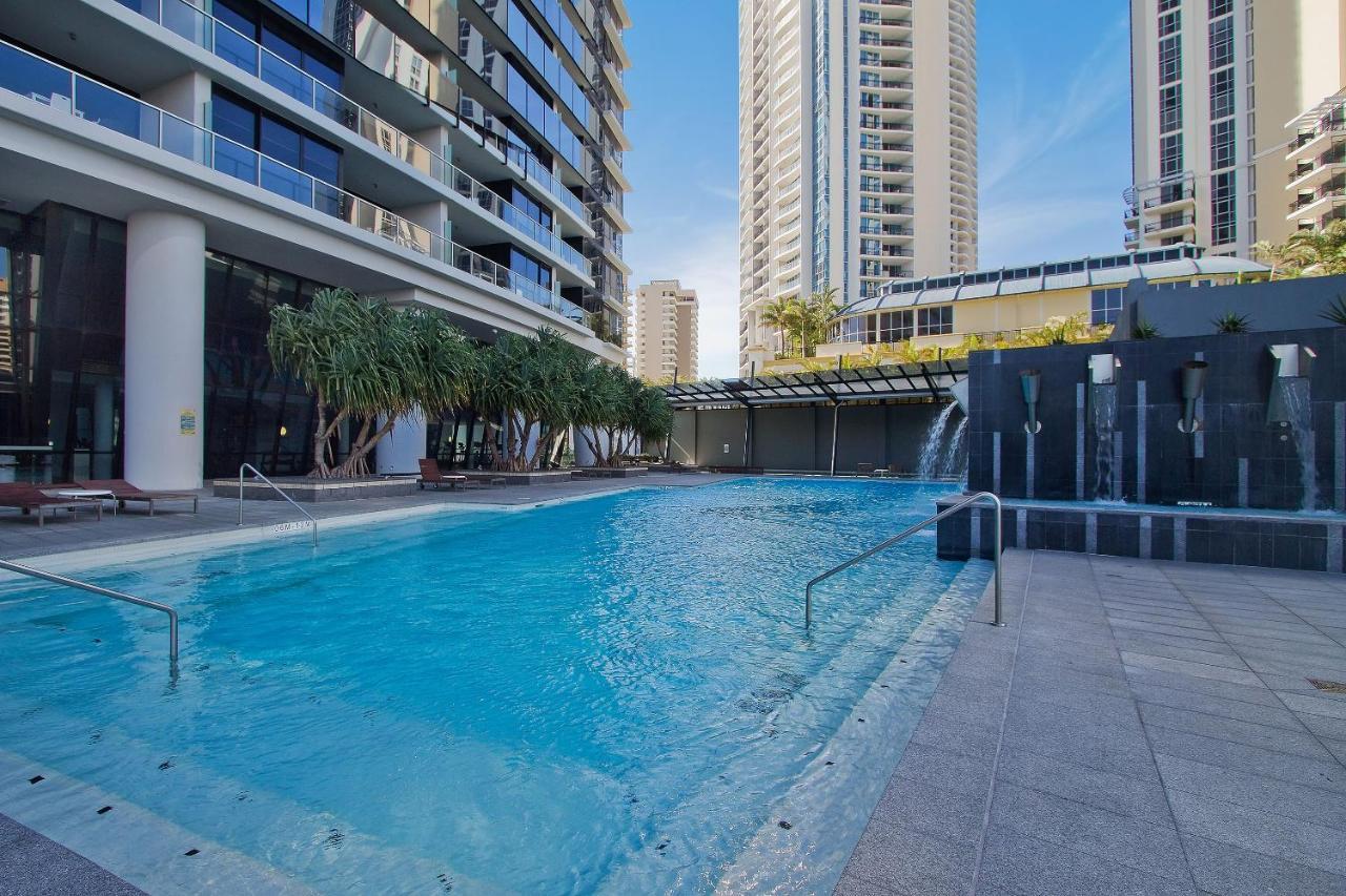 Apartment Circle On Cavill 2 Bedroom 1 Bathroom Ocean View — Q *