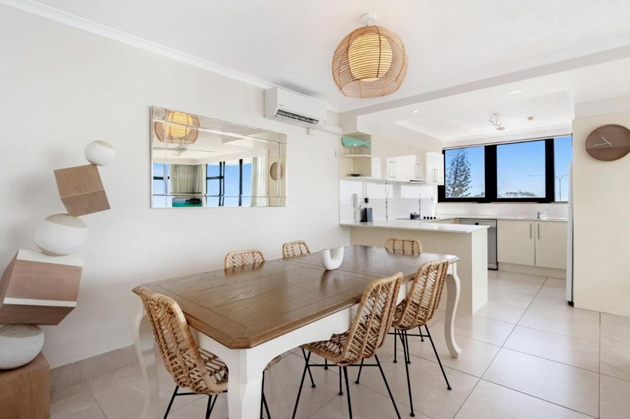 Apartment Beachfront Escape In Surfers Paradise - Coasthm Gold Coast