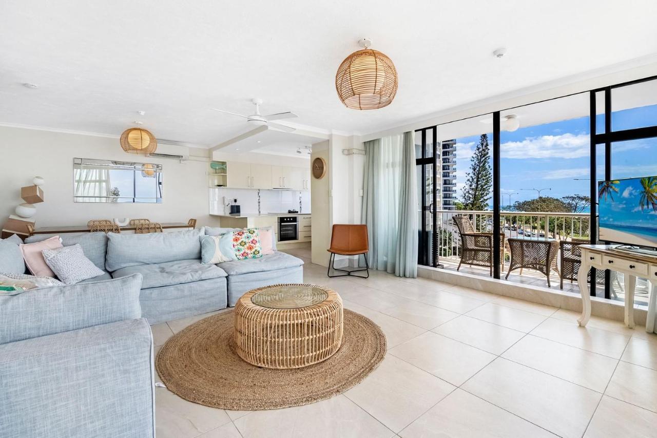 Beachfront Escape In Surfers Paradise - Coasthm Apartment