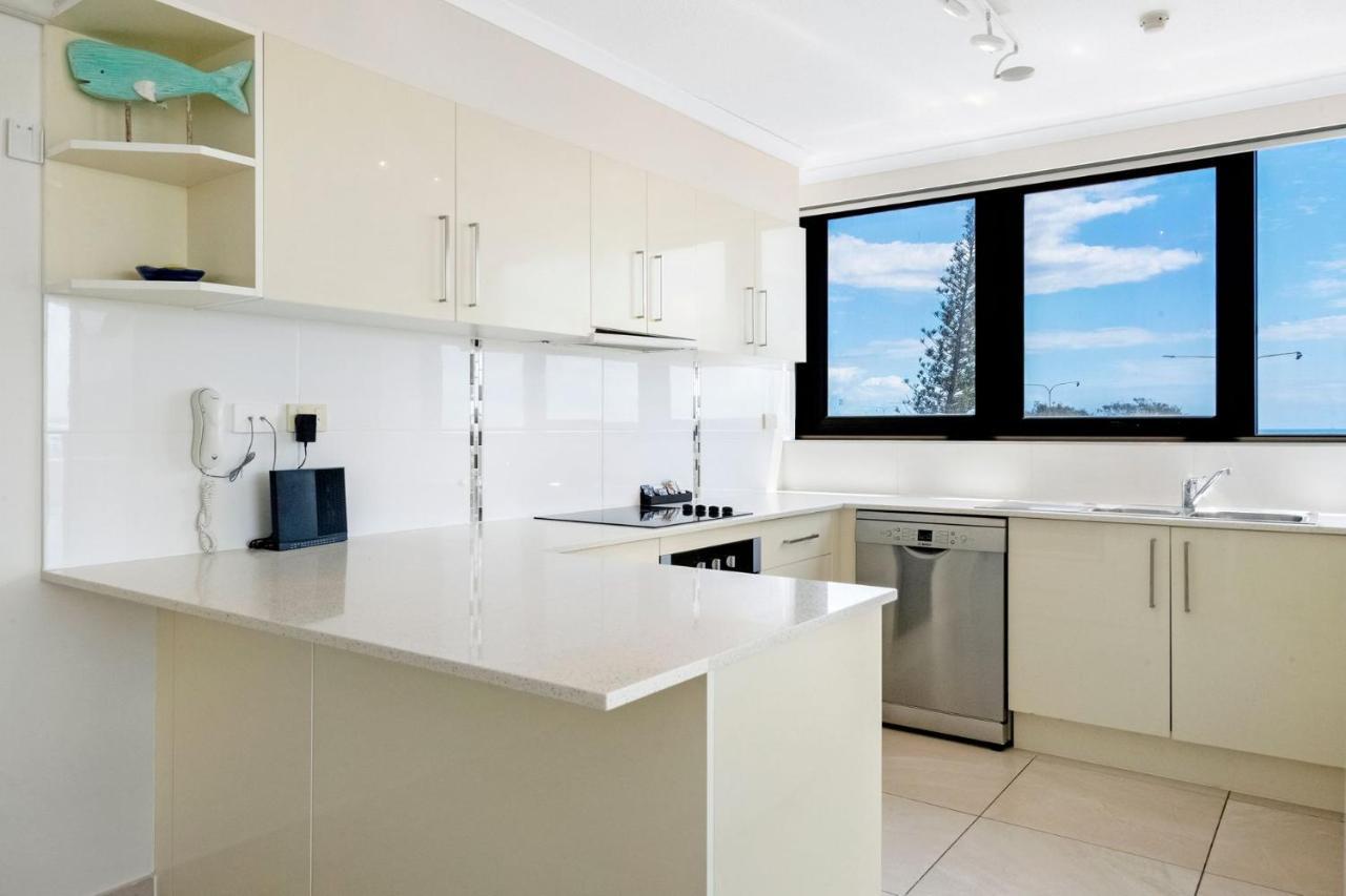 Beachfront Escape In Surfers Paradise - Coasthm * Gold Coast