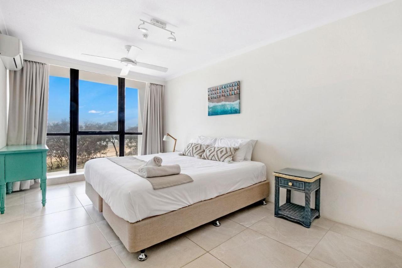 Beachfront Escape In Surfers Paradise - Coasthm Apartment
