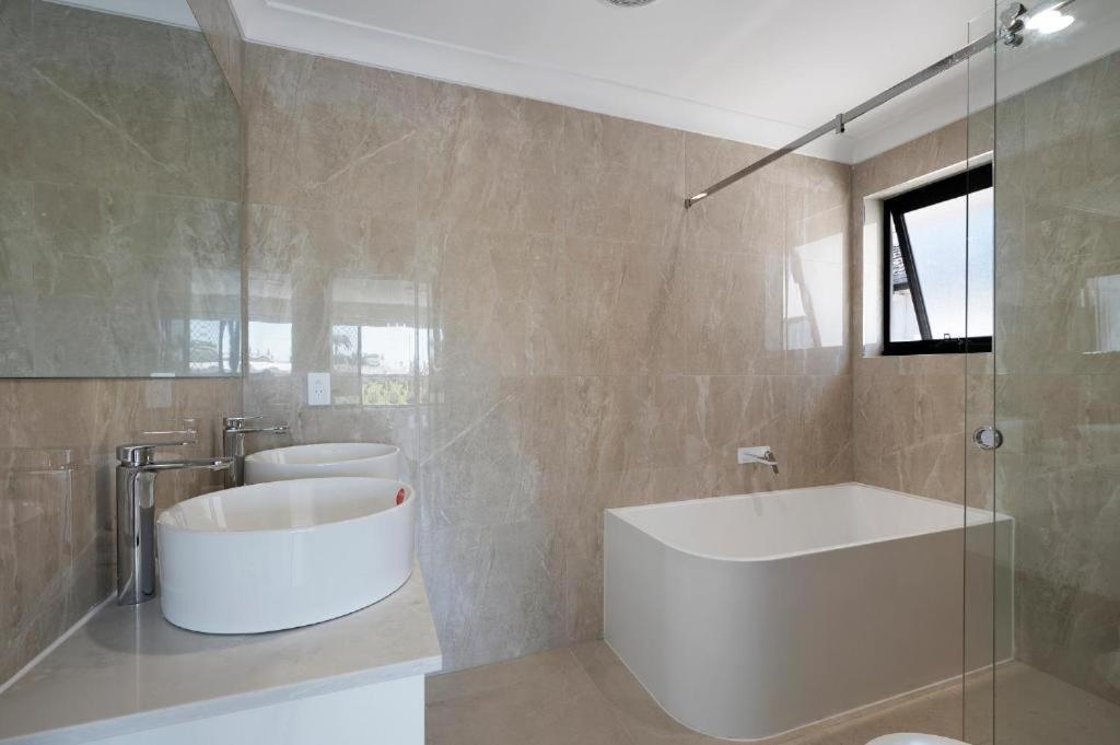 Casa de férias 4br Waterfront Vacation In Broadbeach Waters Gold Coast