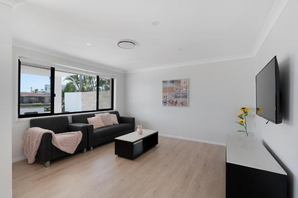 4br Waterfront Vacation In Broadbeach Waters *