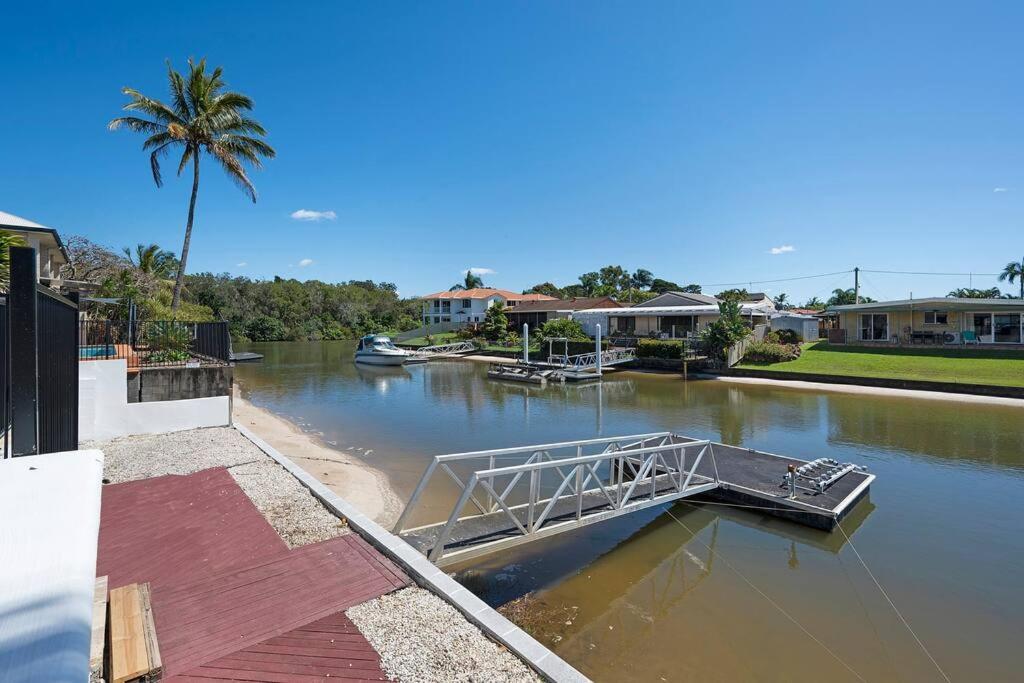 Casa de férias 4br Waterfront Vacation In Broadbeach Waters *