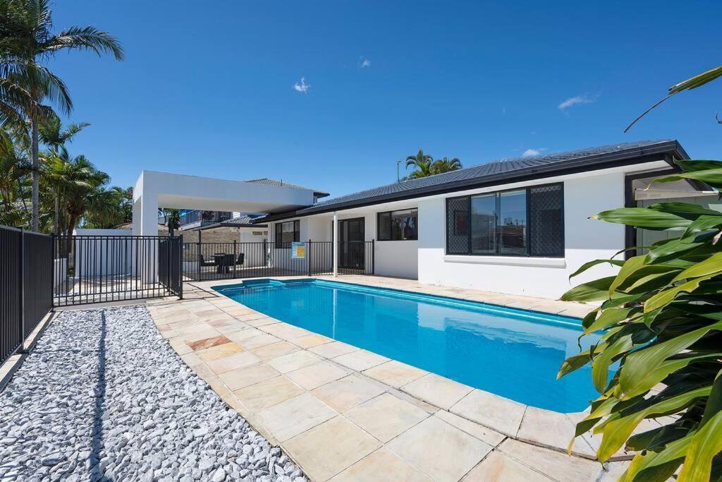 Casa de férias 4br Waterfront Vacation In Broadbeach Waters Gold Coast