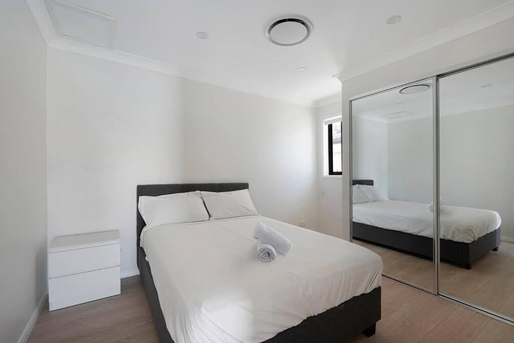 4br Waterfront Vacation In Broadbeach Waters Gold Coast