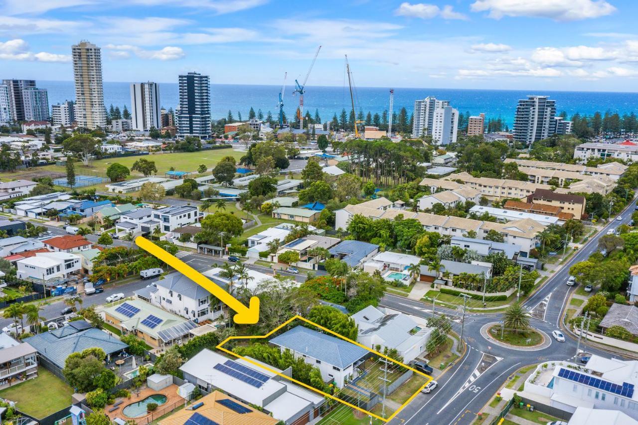Ultimate Burleigh Beach House Family Retreat! - 5 Bedrooms Gold Coast