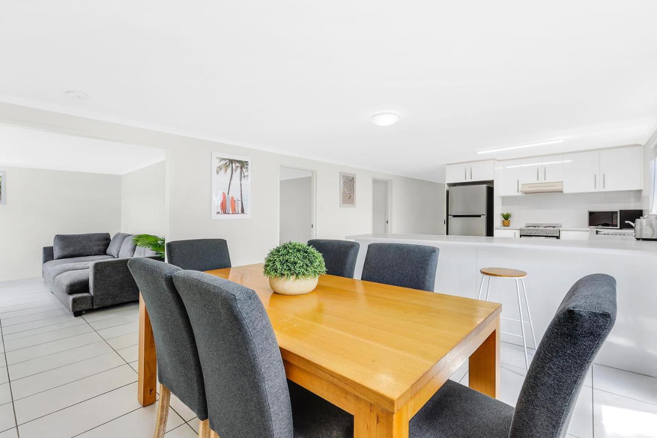 Ultimate Burleigh Beach House Family Retreat! - 5 Bedrooms Holiday home