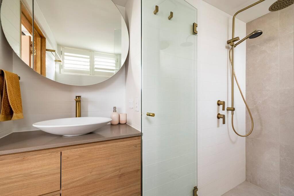 Chic Beachside Getaway 2br 2bath Fully Equipped Apartment Gold Coast