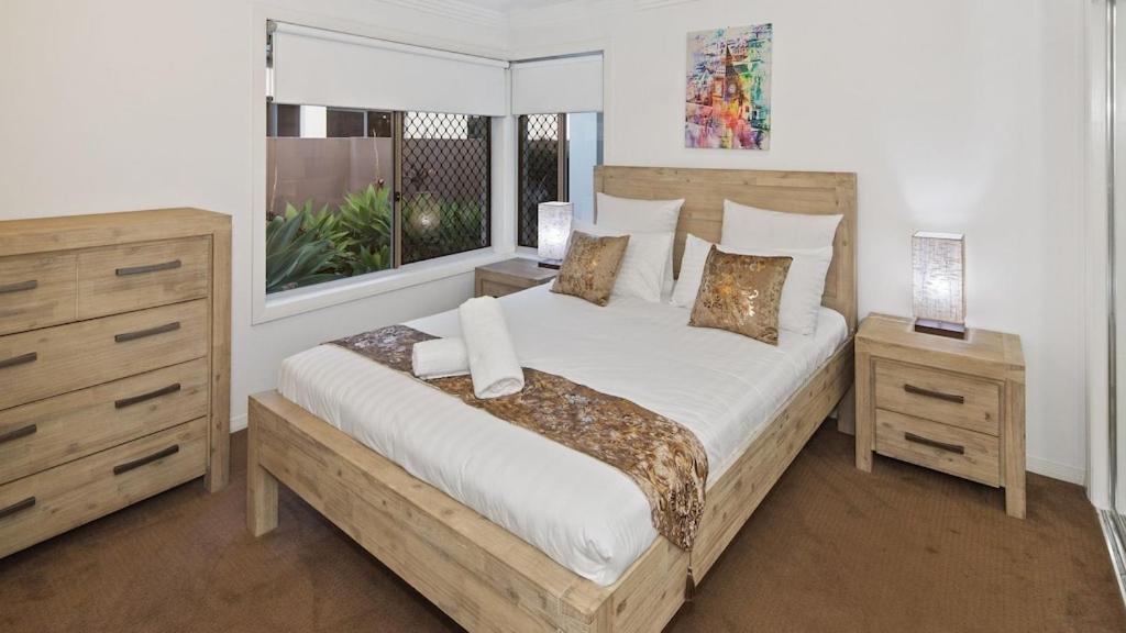 Luxury Waterfront House Close To Theme Parks And Shops Holiday home *