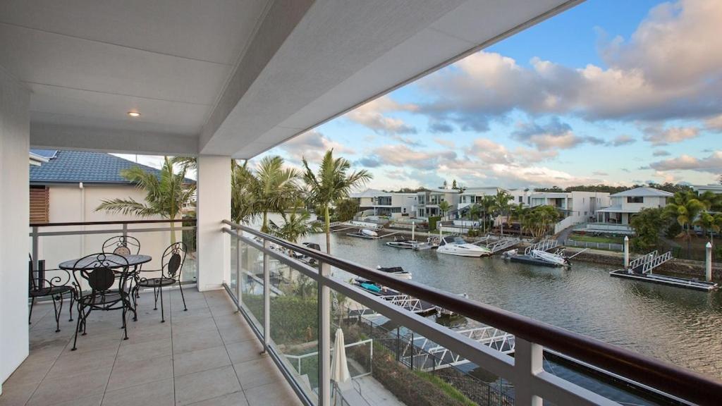 Luxury Waterfront House Close To Theme Parks And Shops Gold Coast