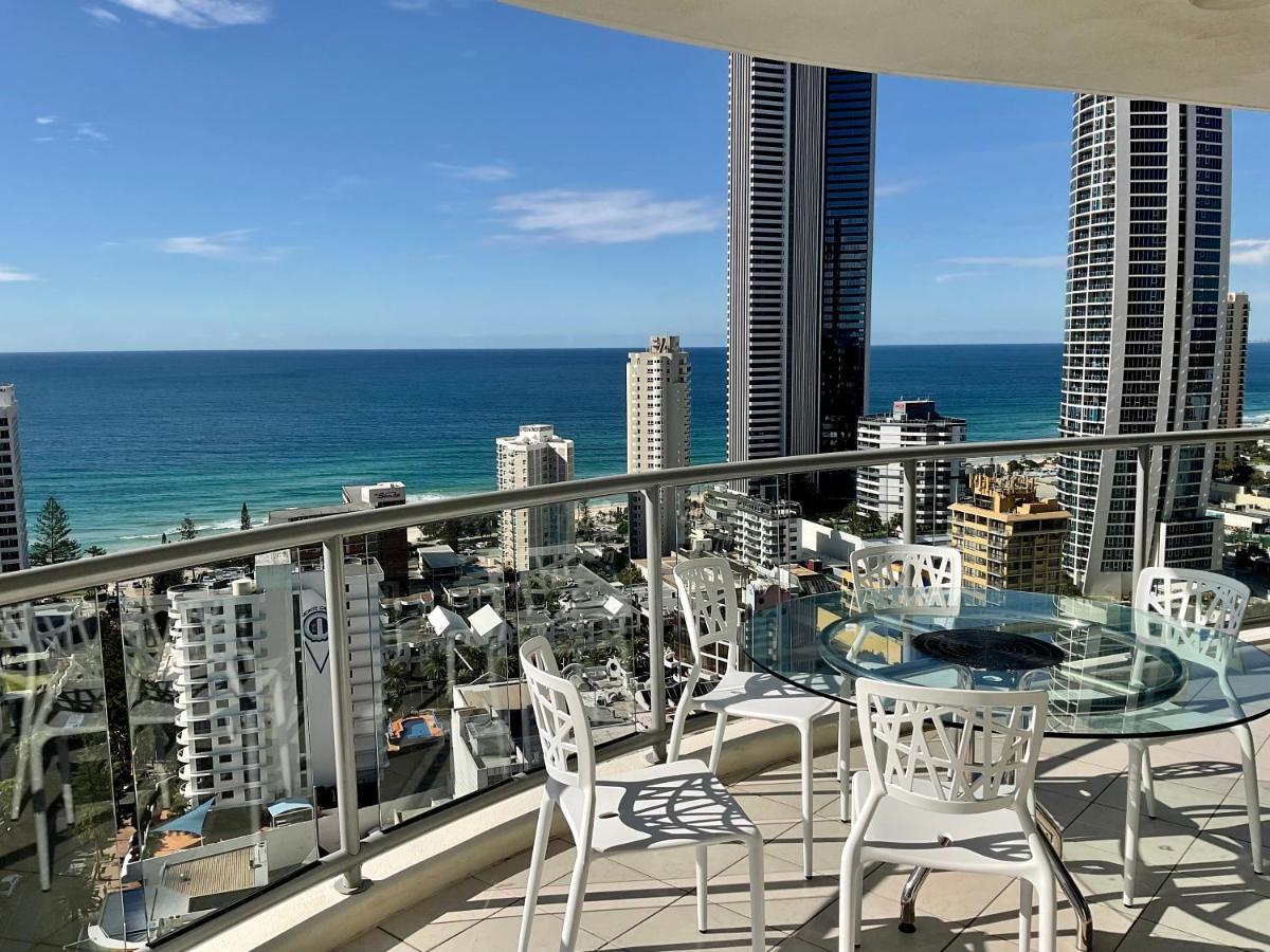 Stunning Ocean Views Surfers Apartment *