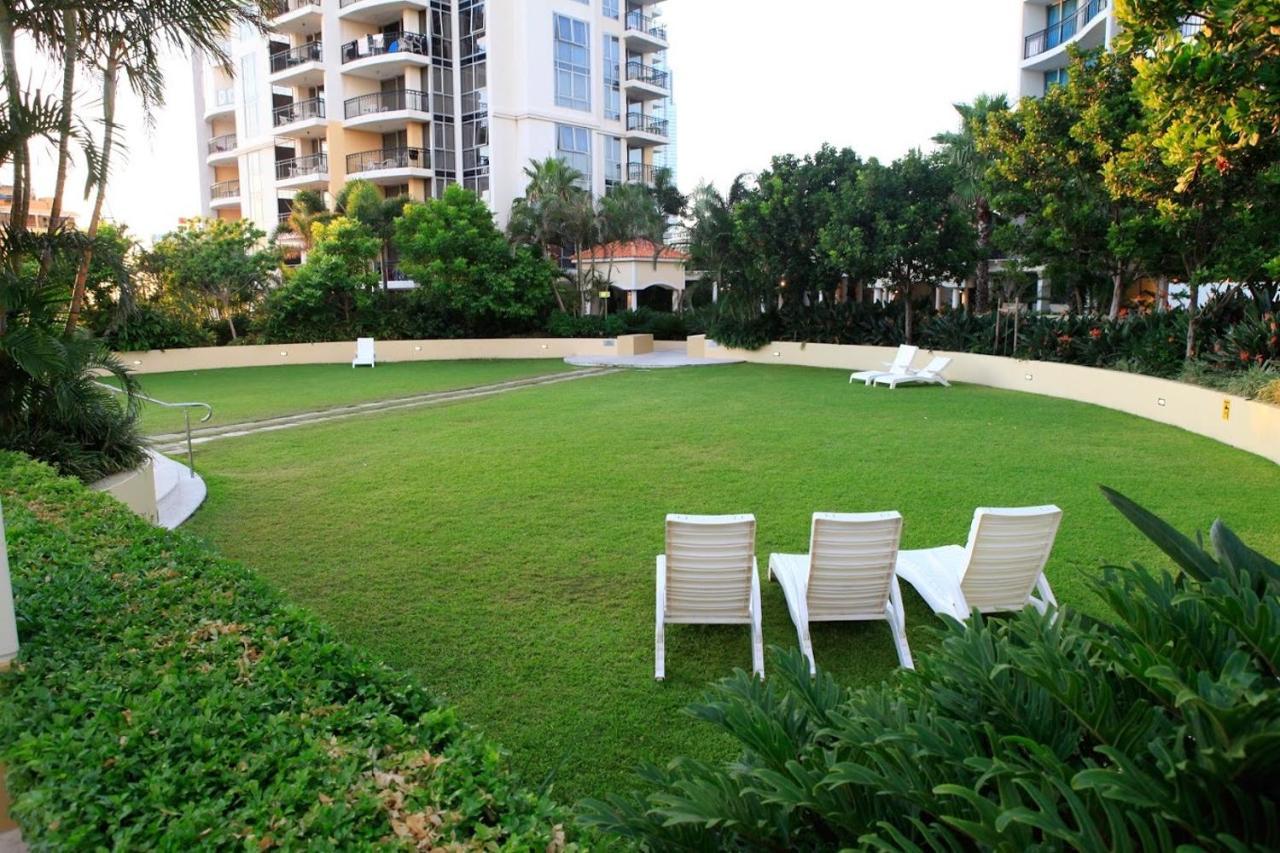 Stunning Ocean Views Surfers Apartment Gold Coast