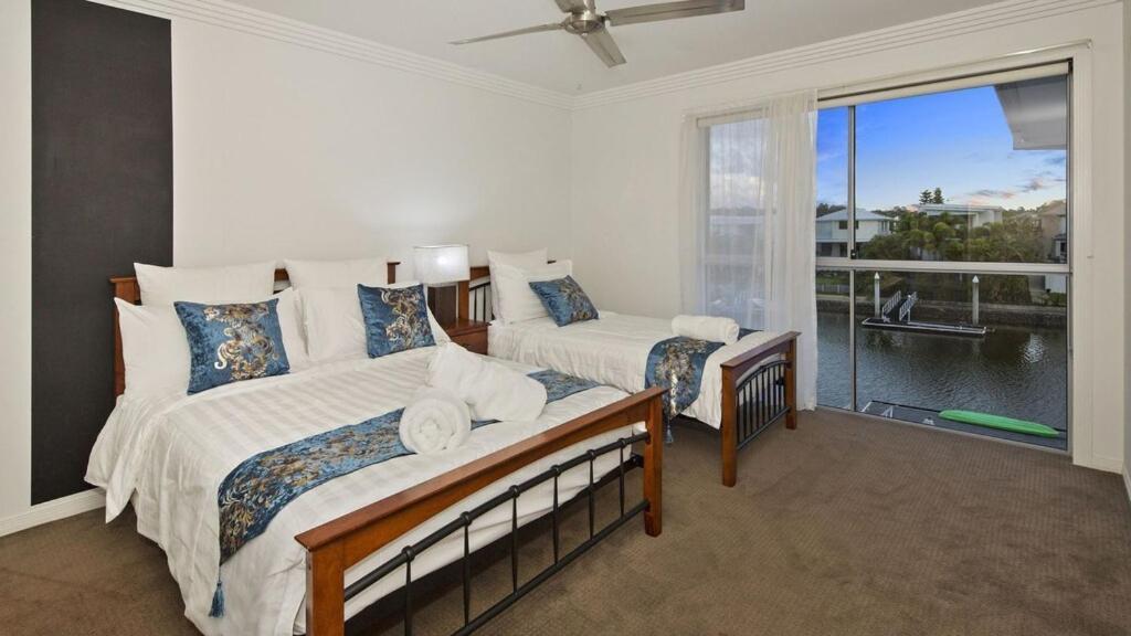 Holiday home Luxury Waterfront House Close To Theme Parks And Shops Gold Coast