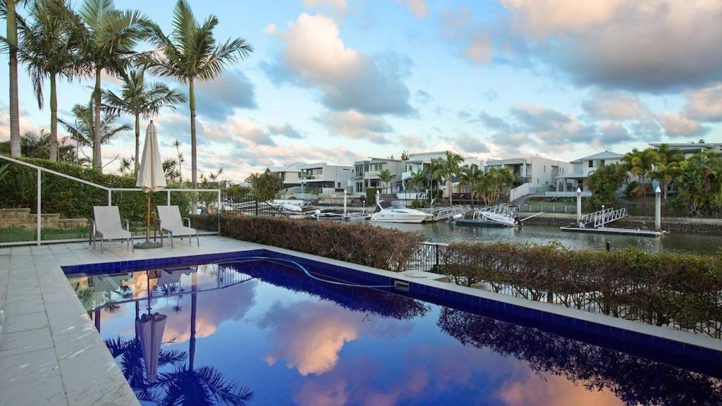 Luxury Waterfront House Close To Theme Parks And Shops Holiday home *