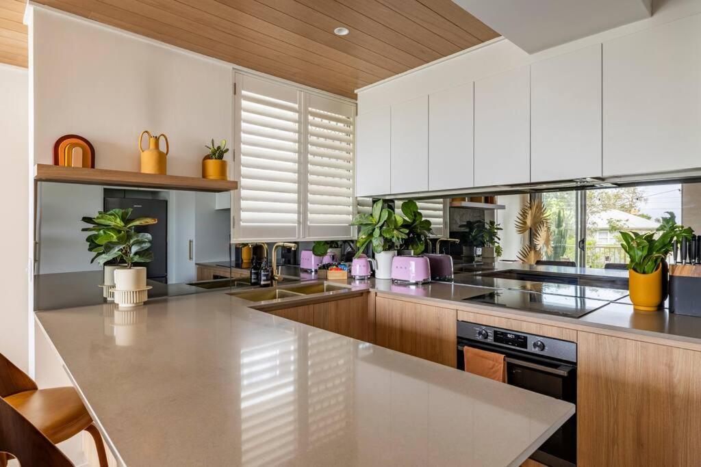 Chic Beachside Getaway 2br 2bath Fully Equipped Apartment *