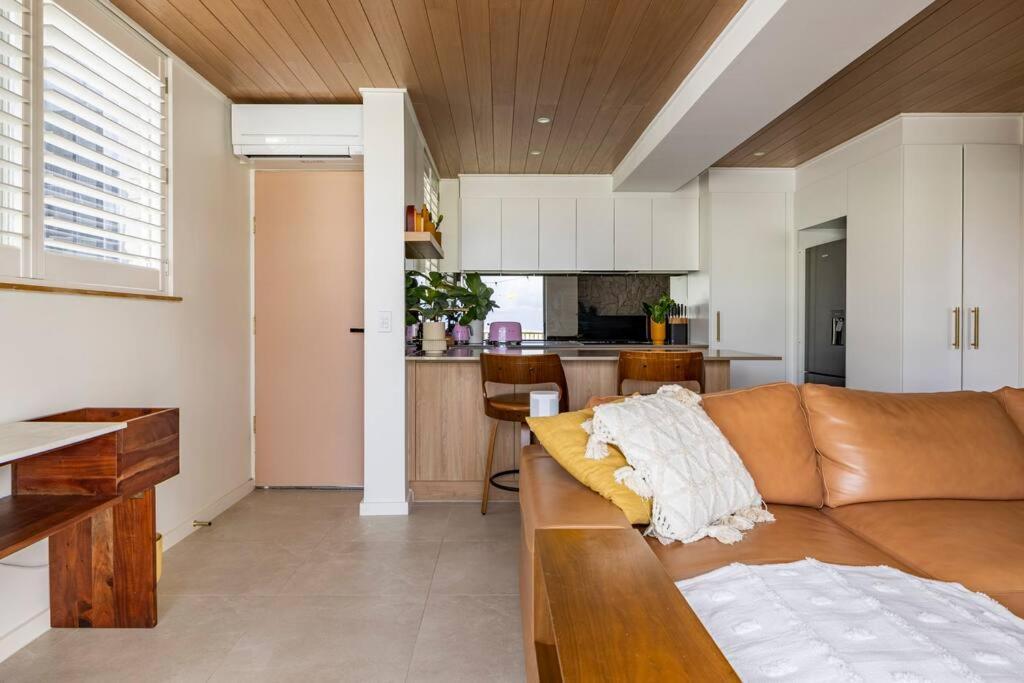 Chic Beachside Getaway 2br 2bath Fully Equipped