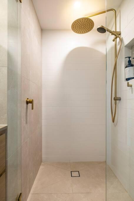 Apartment Chic Beachside Getaway 2br 2bath Fully Equipped