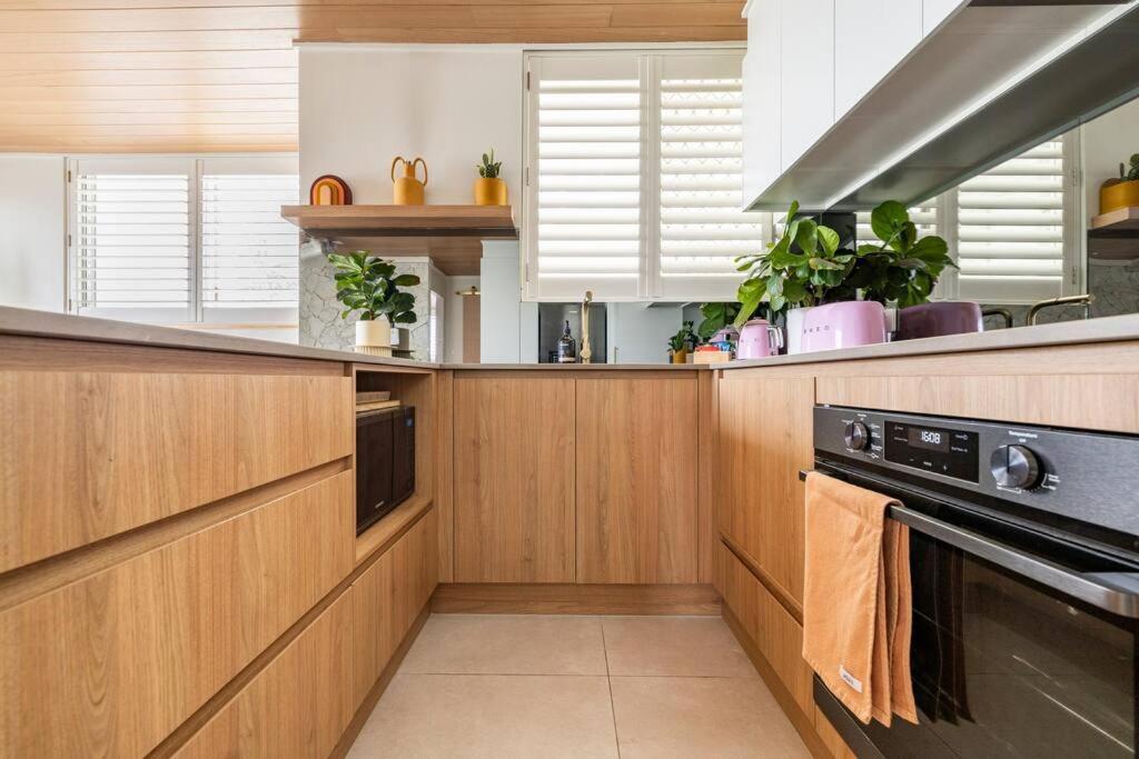 Chic Beachside Getaway 2br 2bath Fully Equipped Apartment *