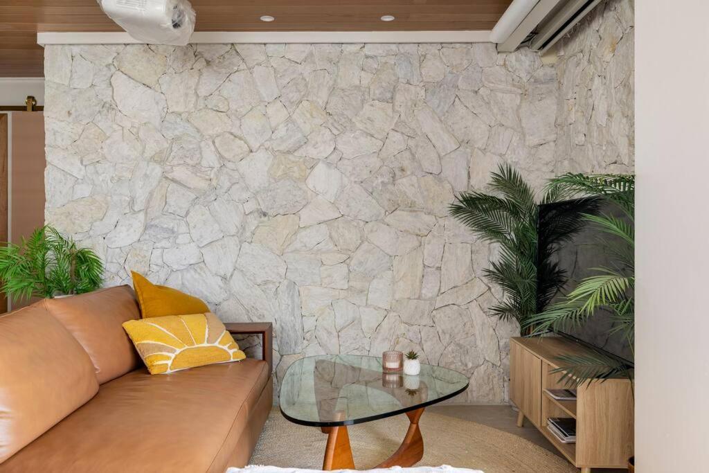 Chic Beachside Getaway 2br 2bath Fully Equipped Apartment *