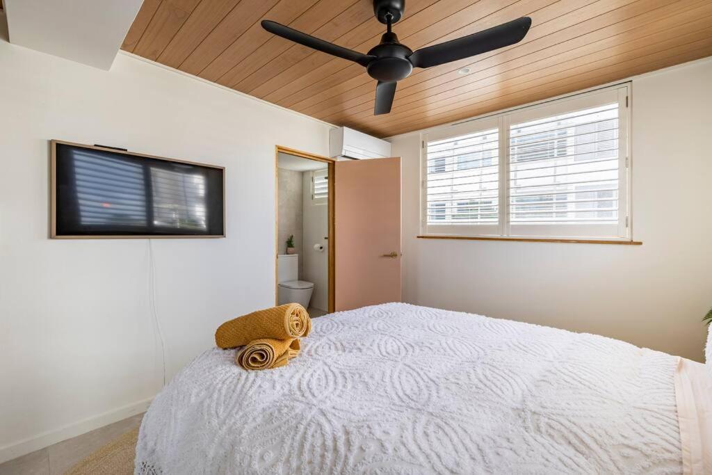 Apartment Chic Beachside Getaway 2br 2bath Fully Equipped