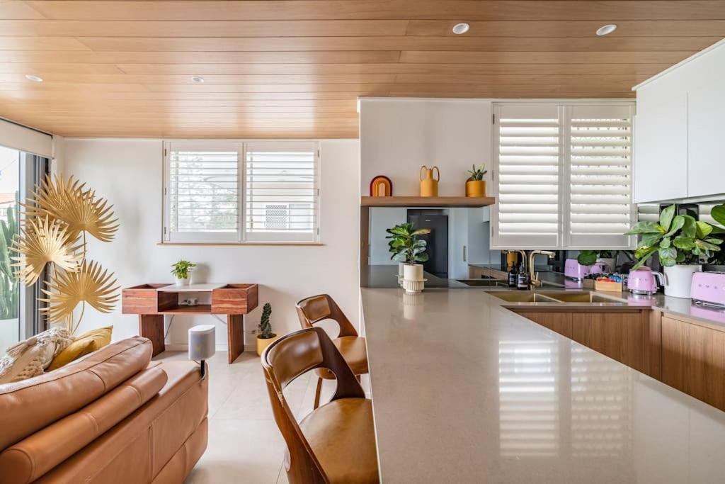 Chic Beachside Getaway 2br 2bath Fully Equipped Apartment *