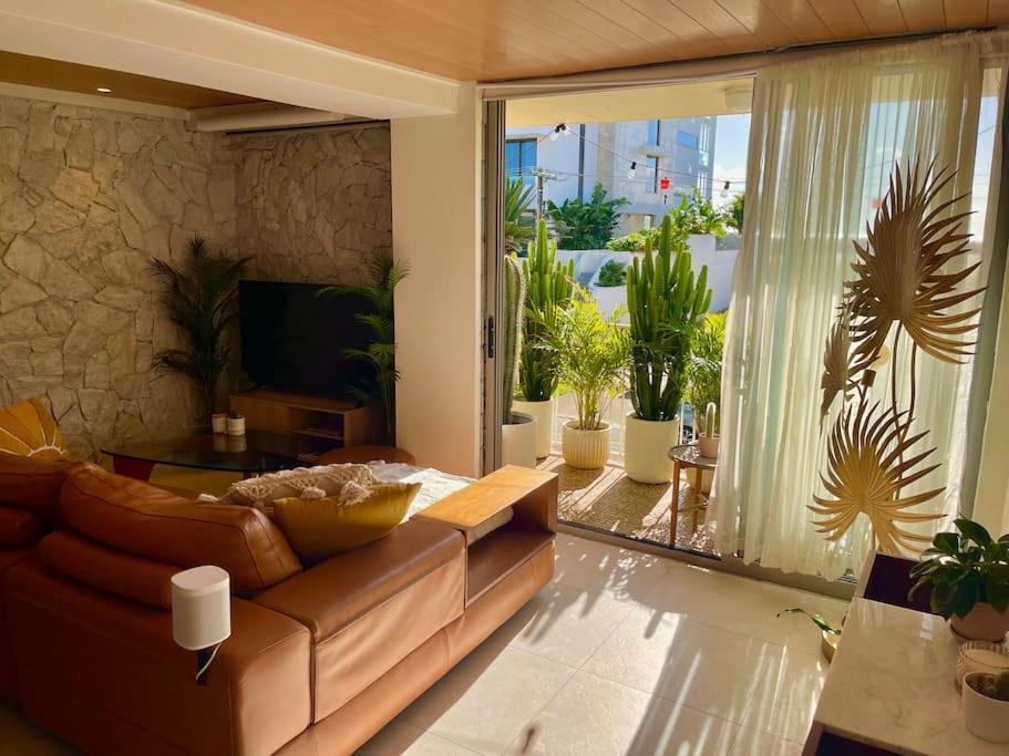 Apartment Chic Beachside Getaway 2br 2bath Fully Equipped