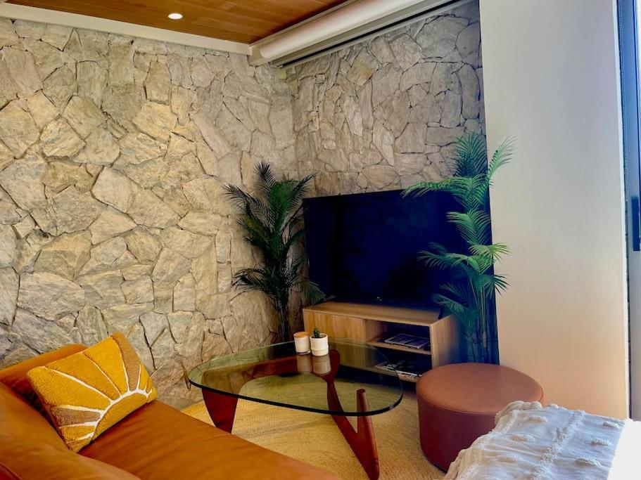 Chic Beachside Getaway 2br 2bath Fully Equipped Apartment *