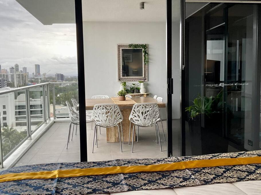 2 Bedroom Great Ocean Views In Heart Of Surfers Paradise Gold Coast
