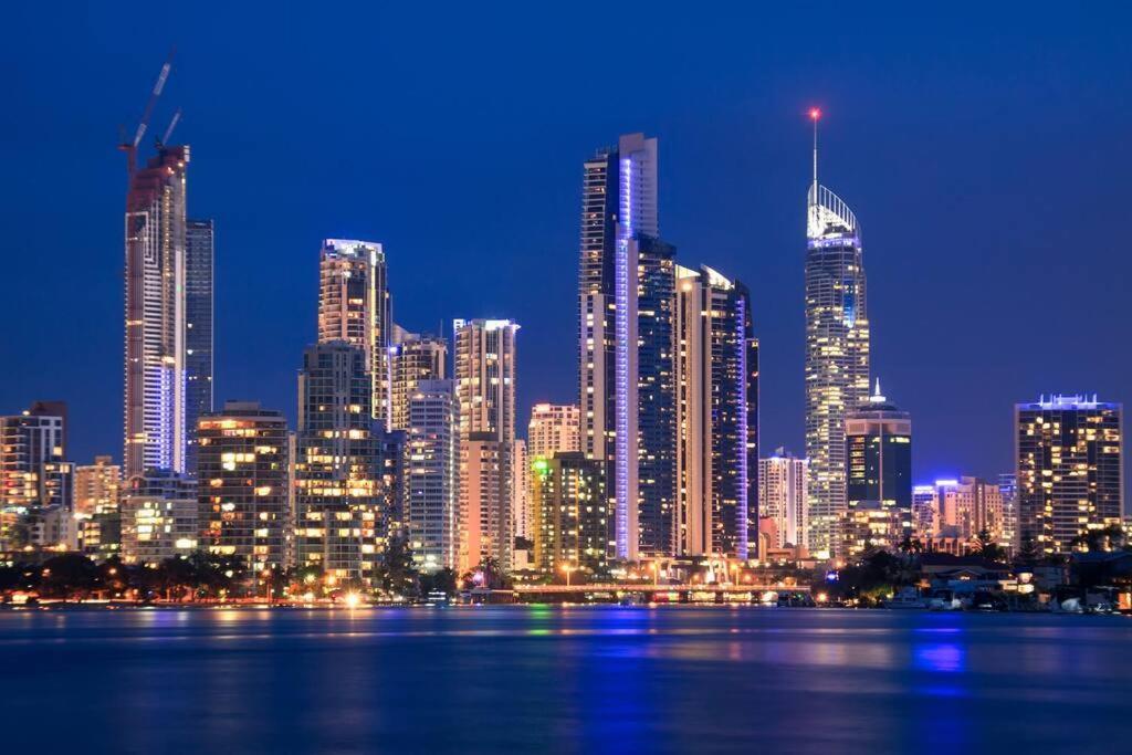Spectacular 19th Floor In Heart Of Surfers Paradise *