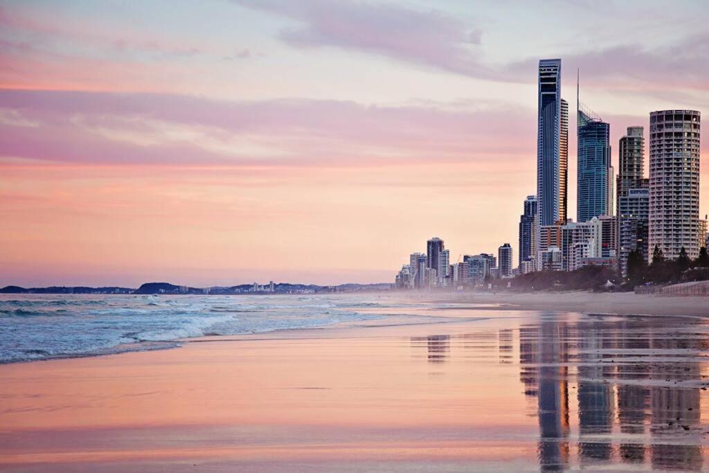 Spectacular 19th Floor In Heart Of Surfers Paradise