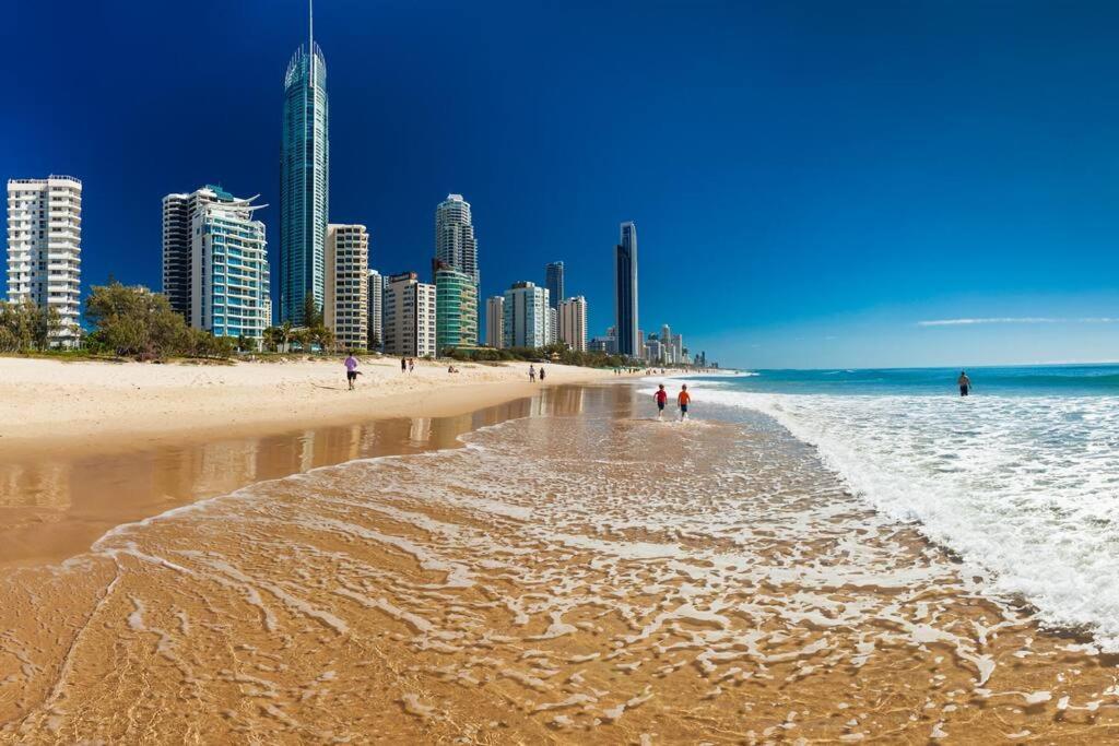 Spectacular 19th Floor In Heart Of Surfers Paradise Apartment
