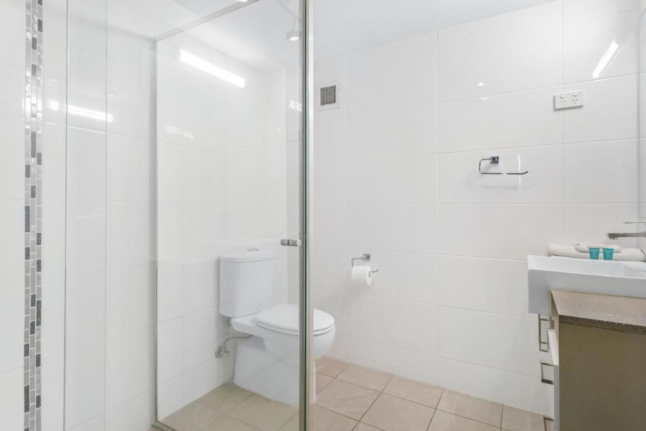 Apartment Beachfront Escape In Surfers Paradise - Coasthm Gold Coast