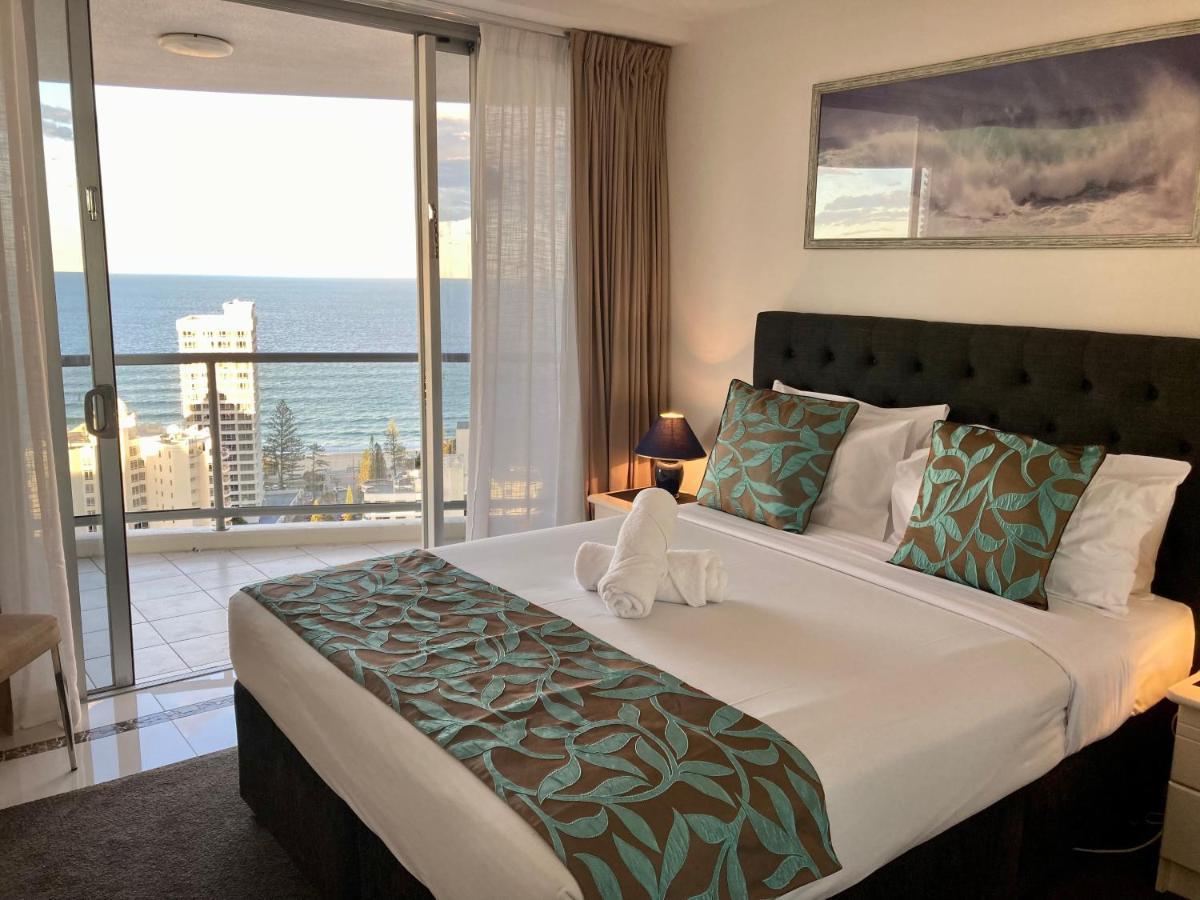 Stunning Ocean Views Surfers Apartment Gold Coast