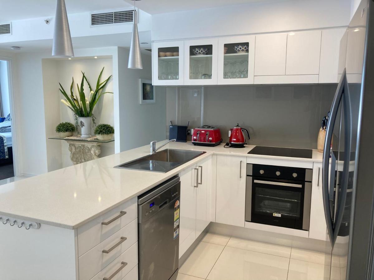 Stunning Ocean Views Surfers Gold Coast