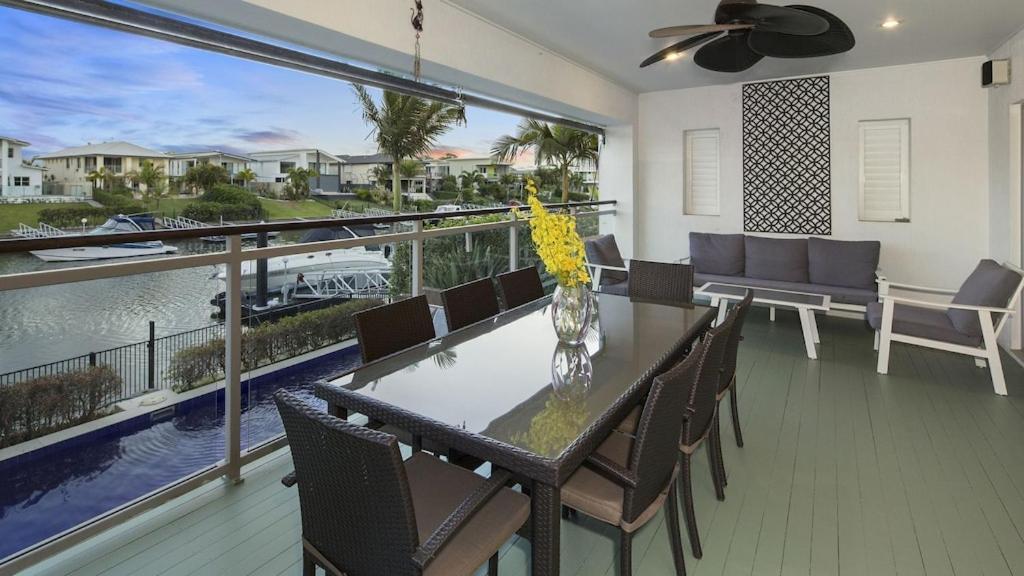 Luxury Waterfront House Close To Theme Parks And Shops *