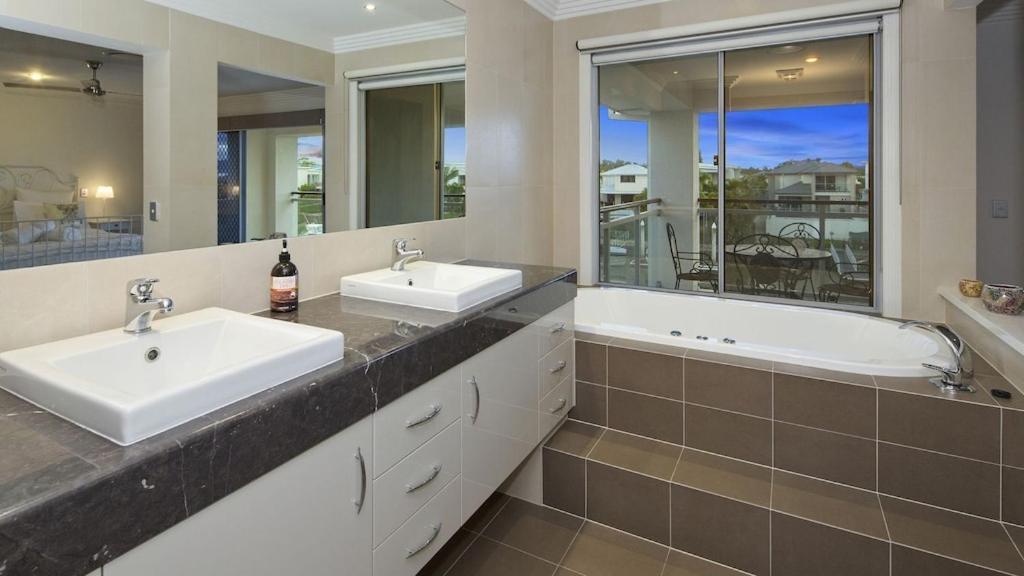 Holiday home Luxury Waterfront House Close To Theme Parks And Shops *